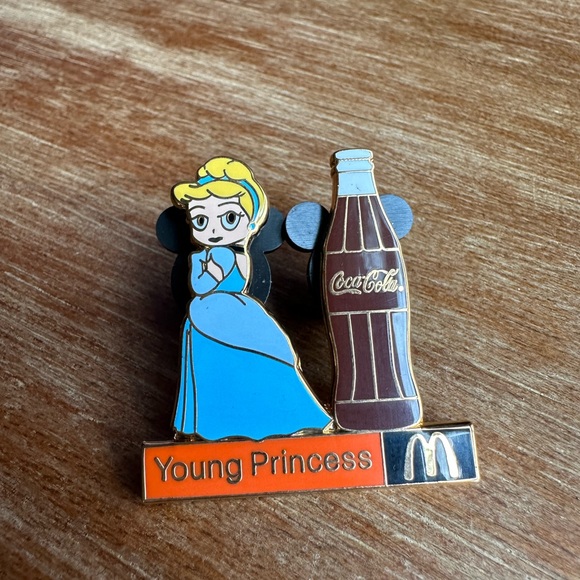 mcdonalds cinderella disney inspired coca cola pin - Picture 1 of 2